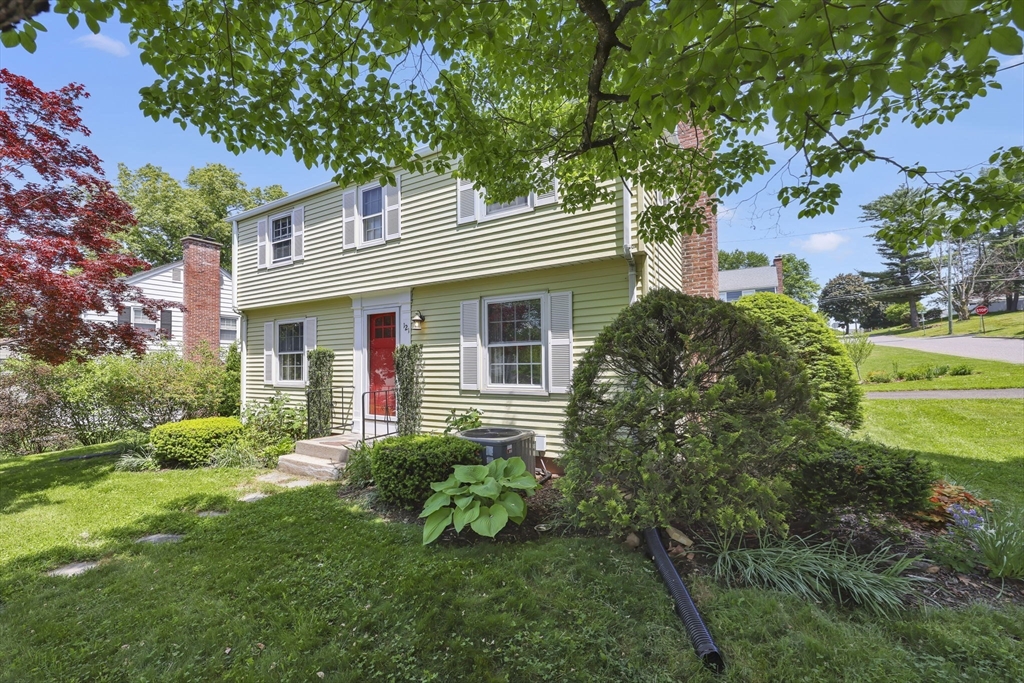 121 Benz Street Springfield, MA 01118 - Photo 3 of 40