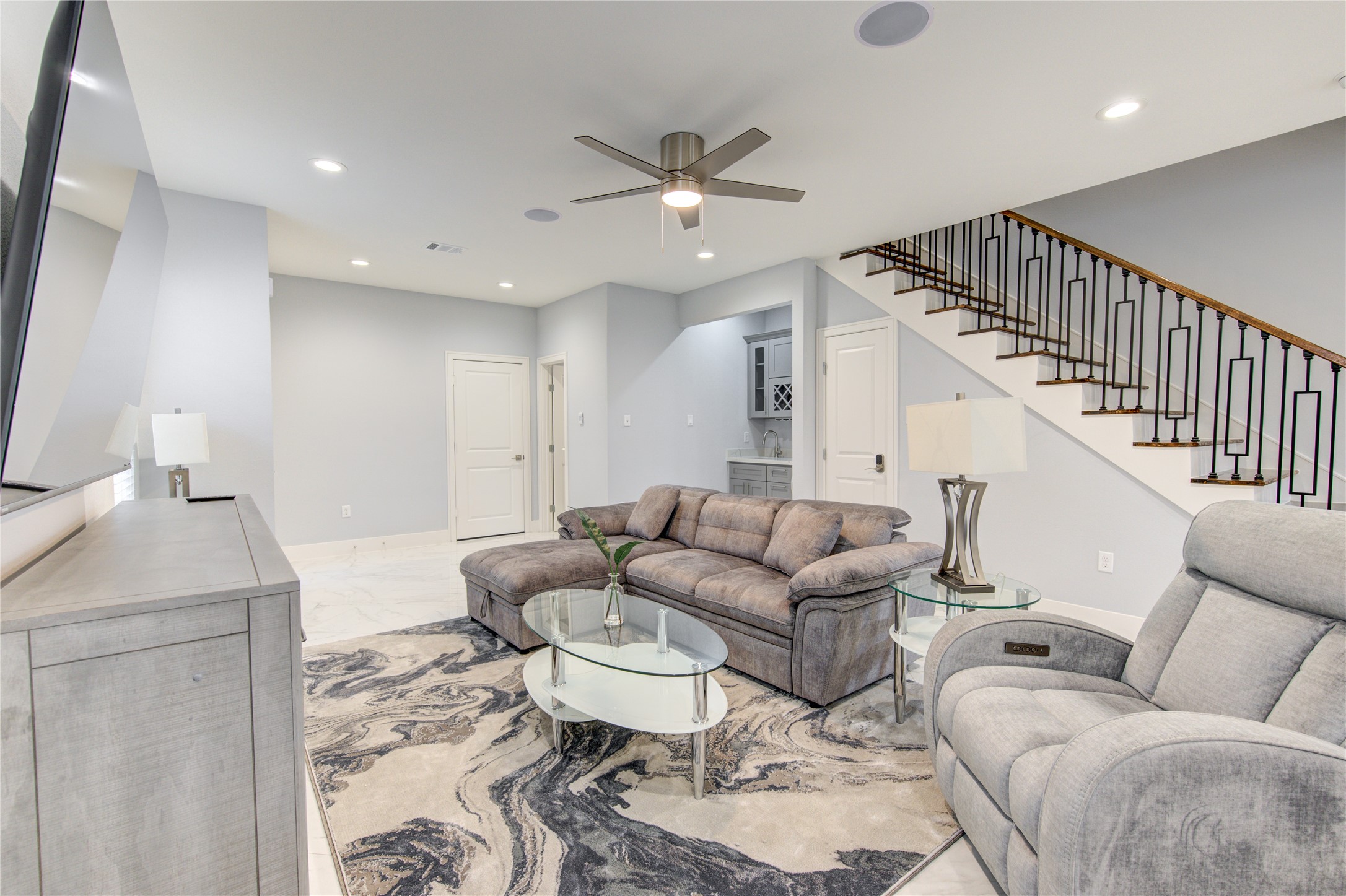 10021 Alfred Lane, Unit B Houston, TX 77041 - Photo 13 of 46 a living room with furniture and a ceiling fan