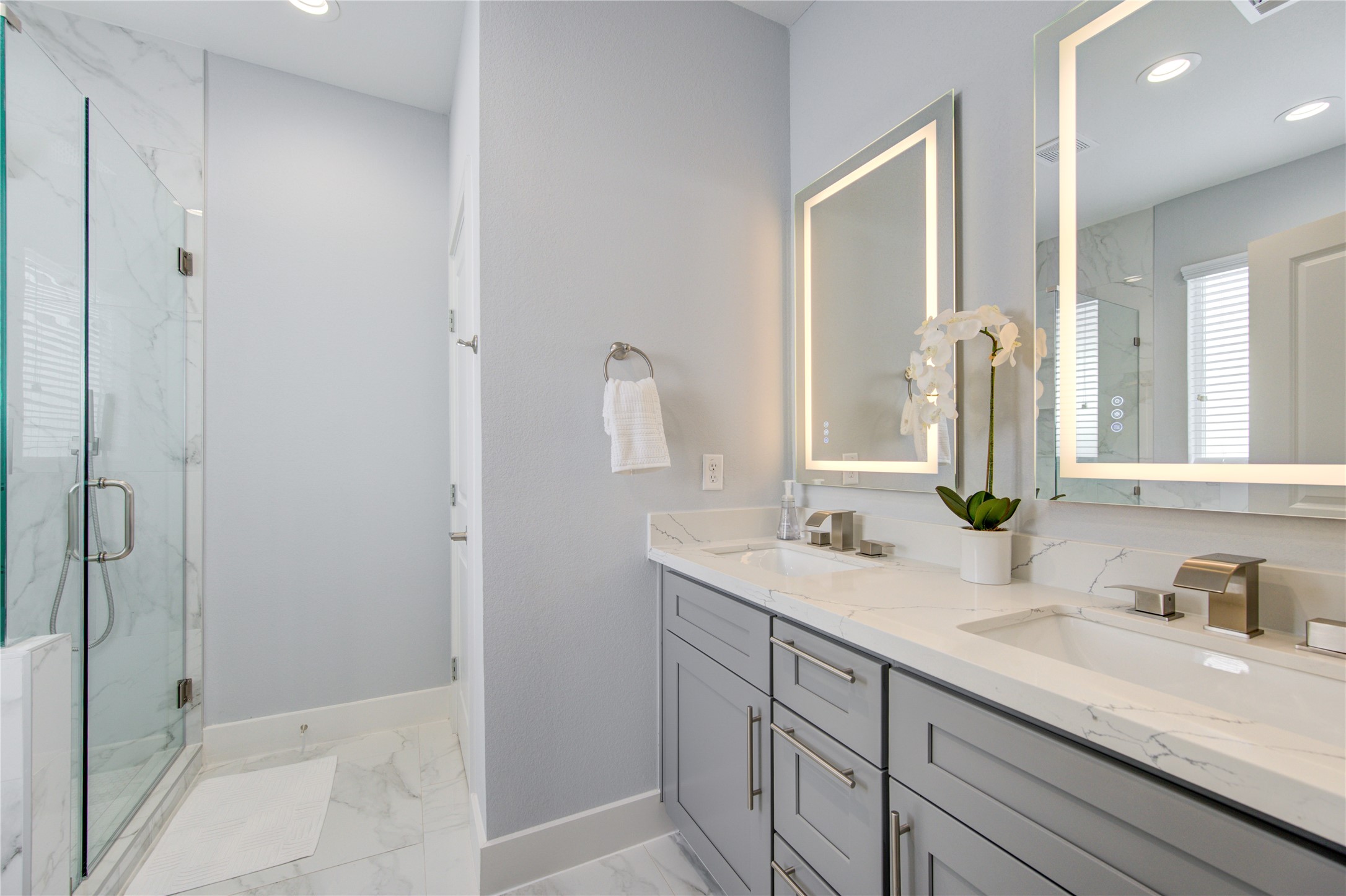 10021 Alfred Lane, Unit B Houston, TX 77041 - Photo 26 of 46 a bathroom with a sink and a mirror