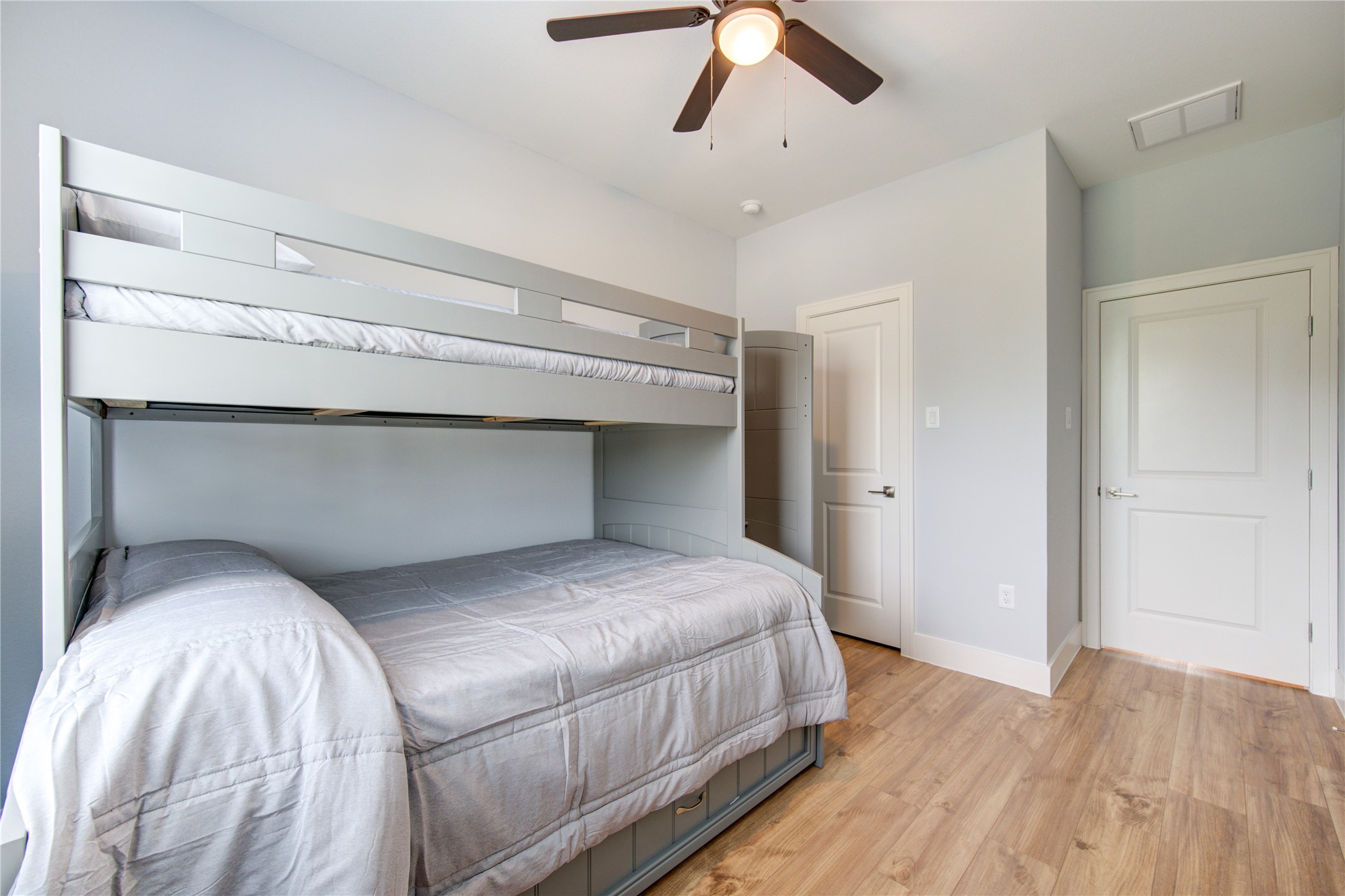 10021 Alfred Lane, Unit B Houston, TX 77041 - Photo 28 of 46 a bedroom with a bed and ceiling fan