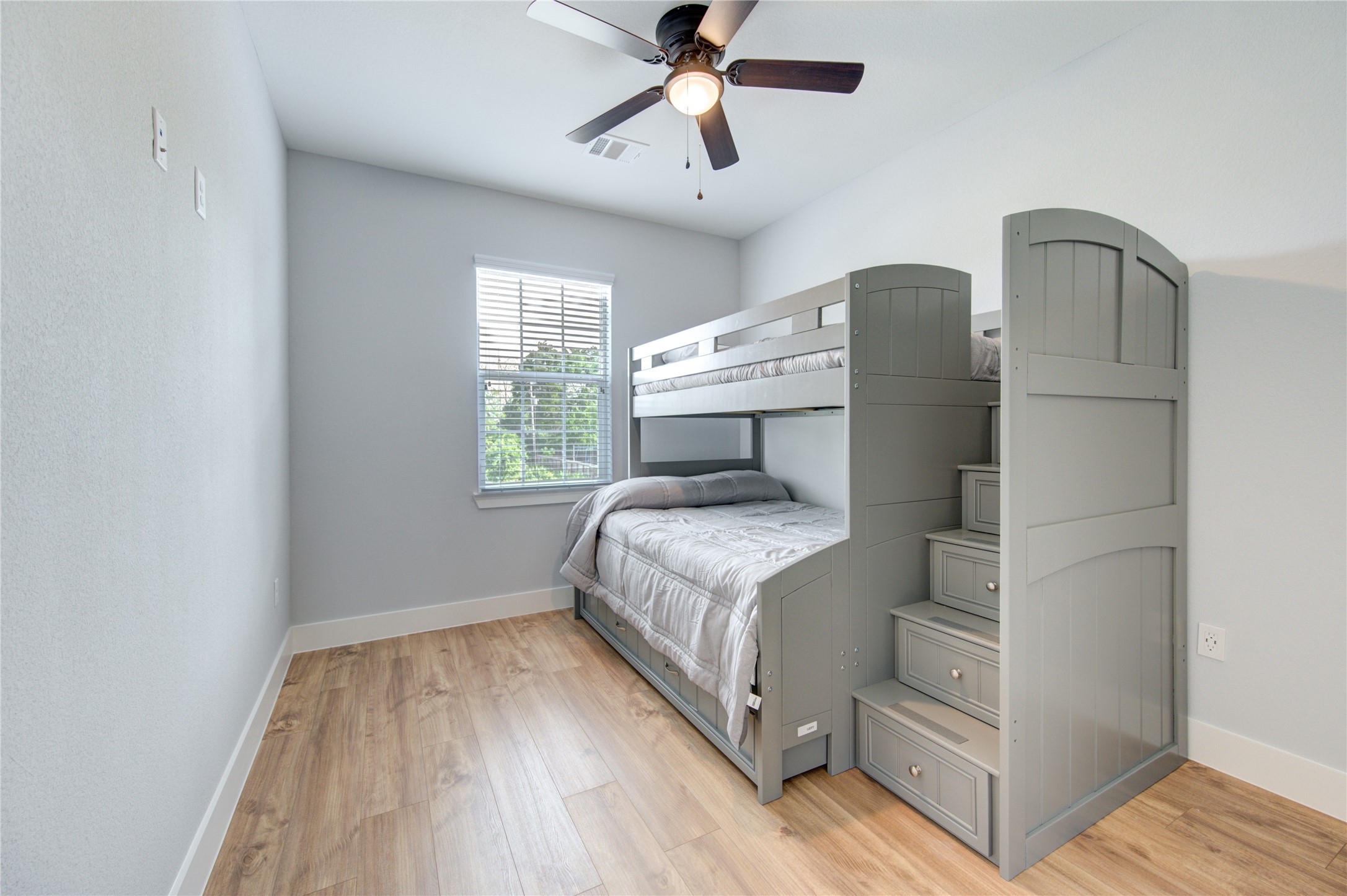 10021 Alfred Lane, Unit B Houston, TX 77041 - Photo 29 of 46 a bedroom with a bed and window
