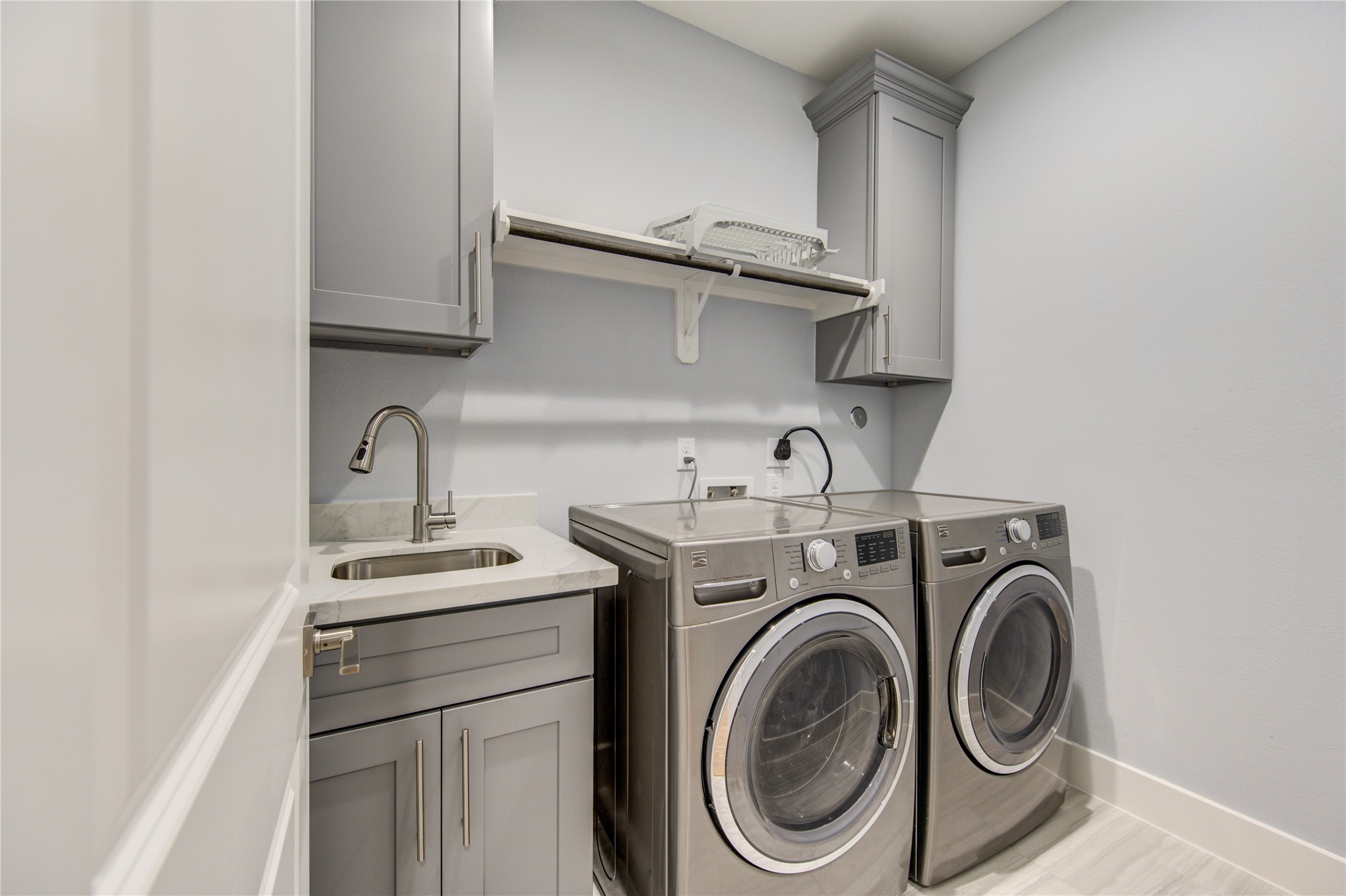 10021 Alfred Lane, Unit B Houston, TX 77041 - Photo 35 of 46 a utility room with dryer and washer