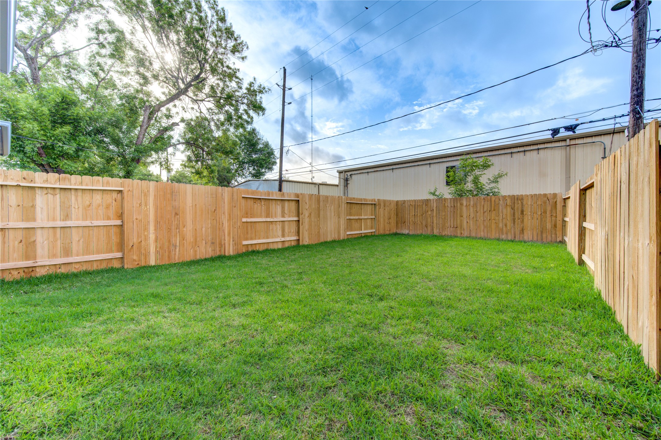 10021 Alfred Lane, Unit B Houston, TX 77041 - Photo 41 of 46 a view of a backyard with tub