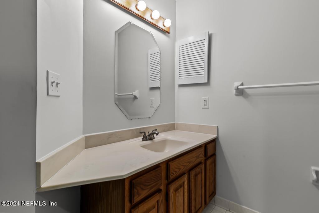 5586 Steamboat Road St. Augustine, FL 32092 - Photo 28 of 69 Hall Bathroom