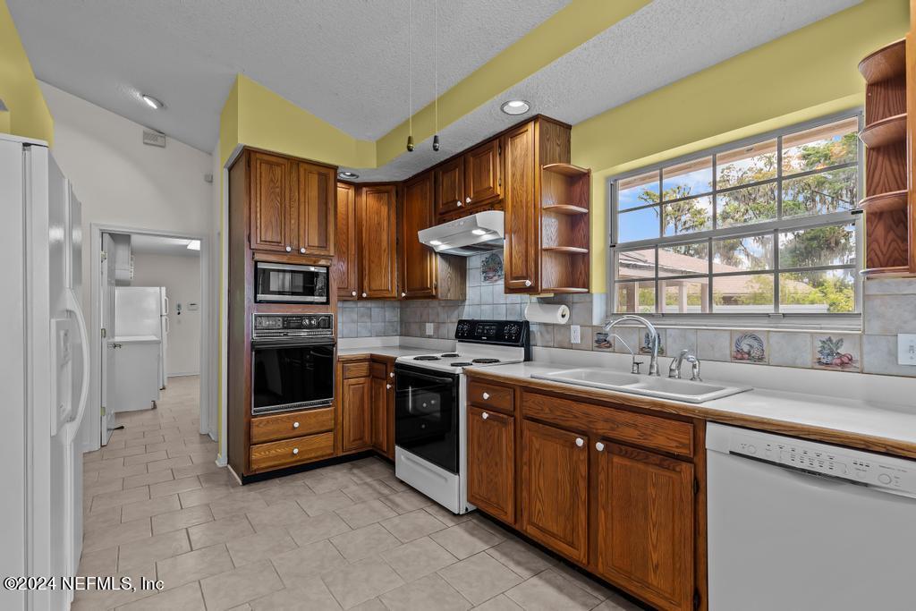 5586 Steamboat Road St. Augustine, FL 32092 - Photo 10 of 69 5586 Steamboat-46