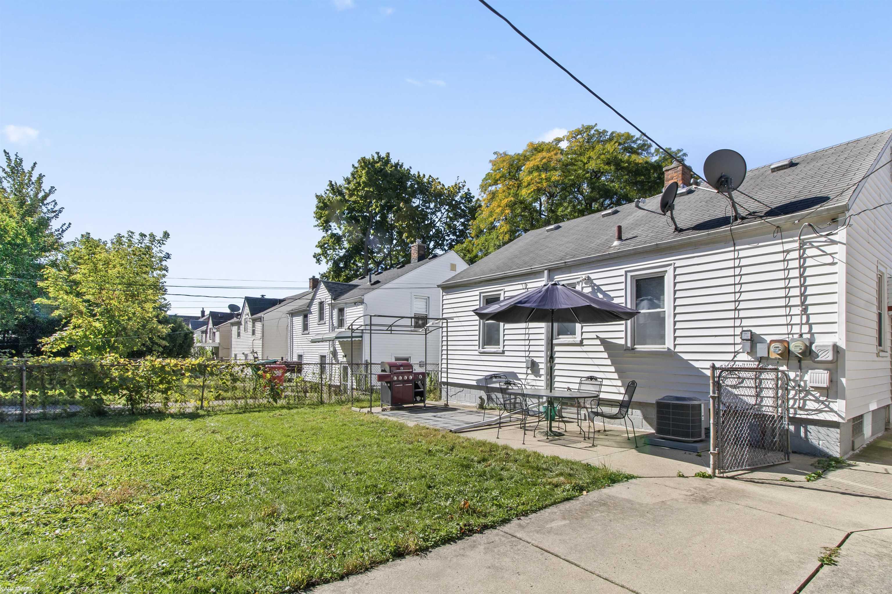 22062 Rausch Avenue Eastpointe, MI 48021 - Photo 6 of 23