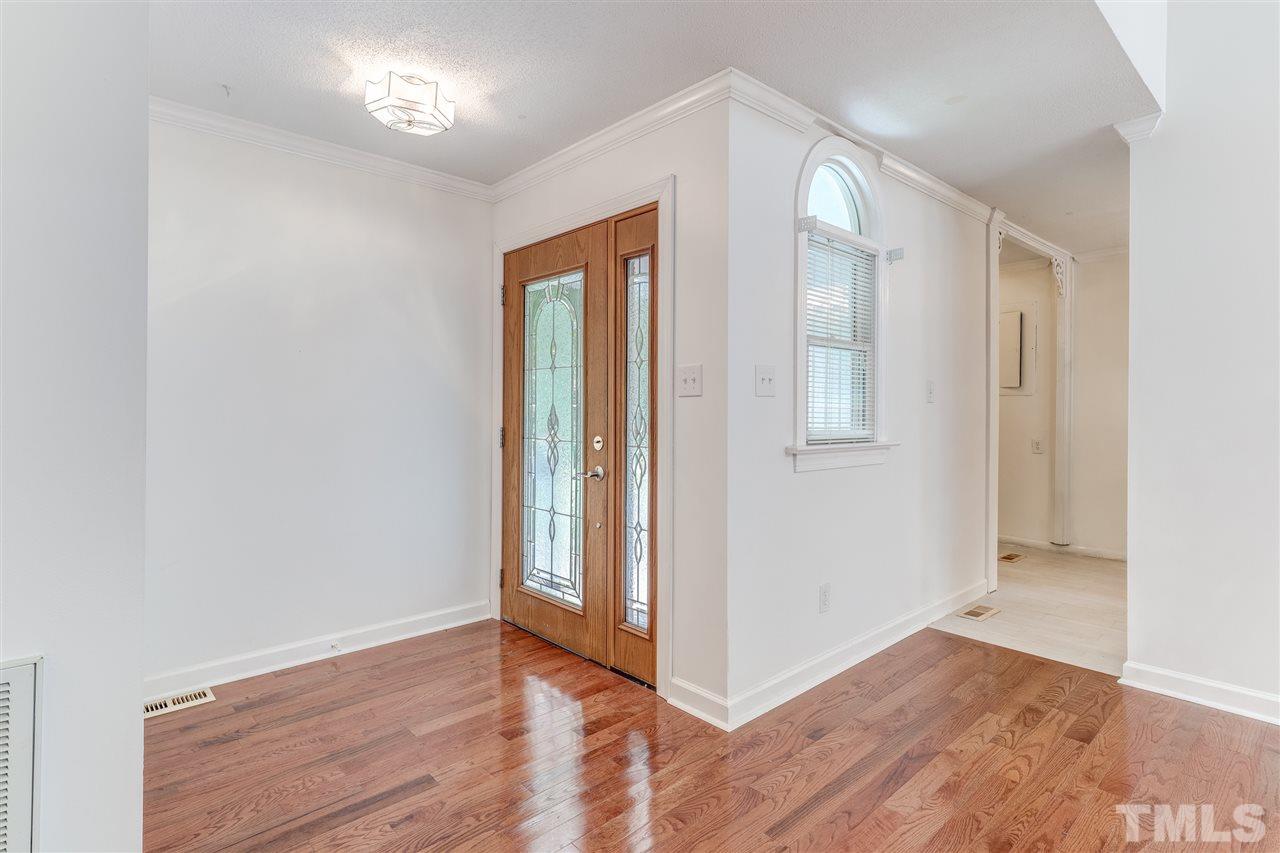 6309 Oakbrook Circle Raleigh, NC 27609 - Photo 4 of 21 Gallery Image 4