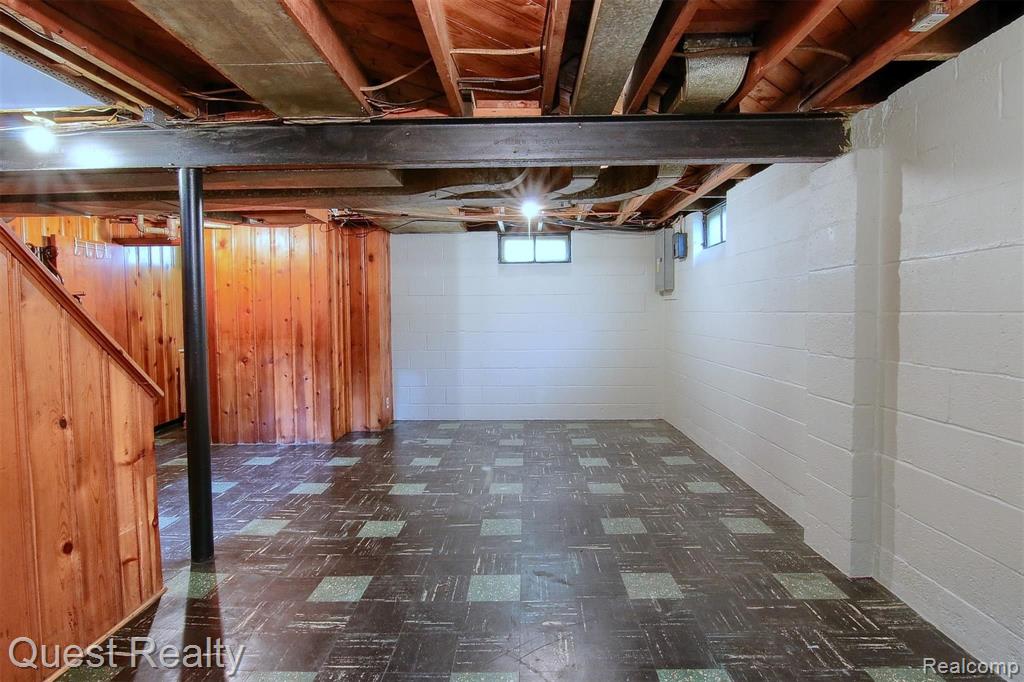 2132 Hampton Road Grosse Pointe Woods, MI 48236 - Photo 24 of 29