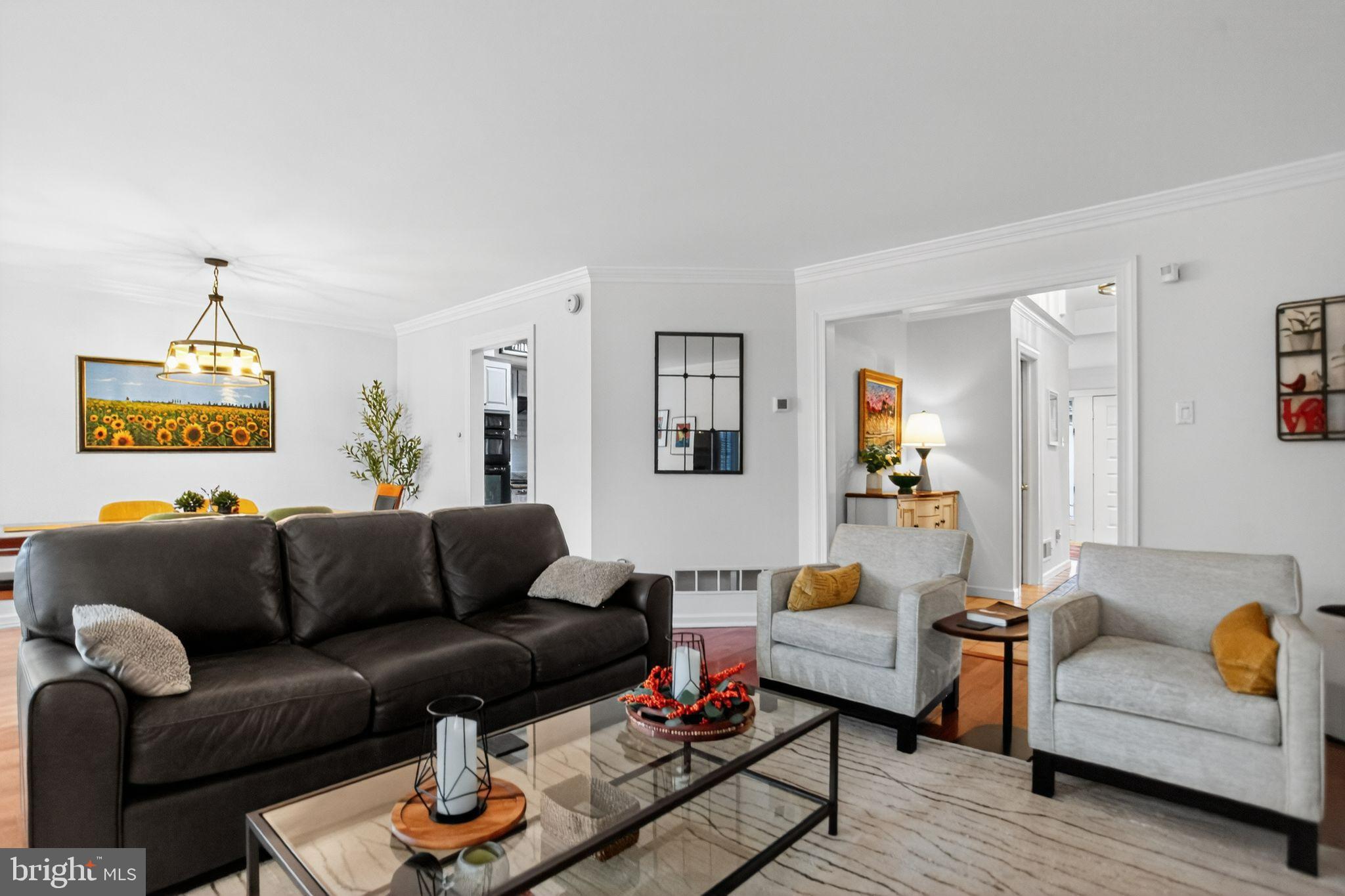 149 Splitrail Lane Blue Bell, PA 19422 - Photo 20 of 40 a living room with furniture and wooden floor