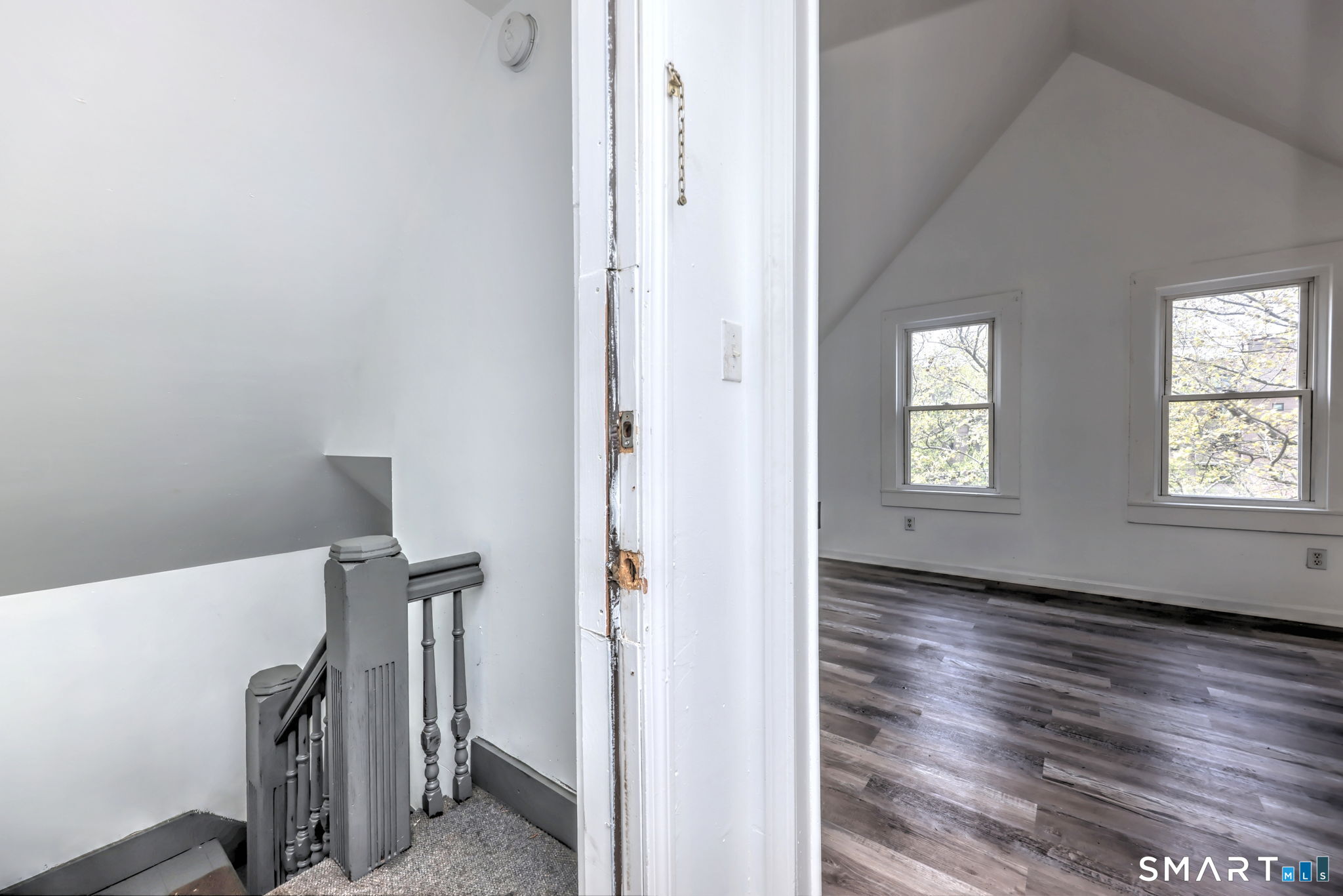 483 Ferry Street, Unit 3 New Haven, CT 06513 - Photo 4 of 28 a view of a hallway with a room
