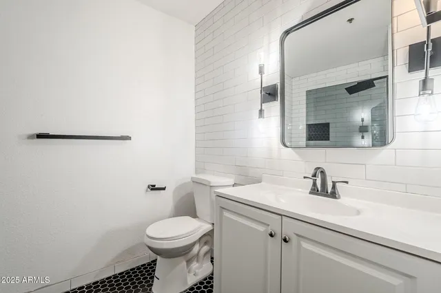 $280,000 | 2025 East Campbell Avenue, Unit 143, Phoenix, AZ 85016