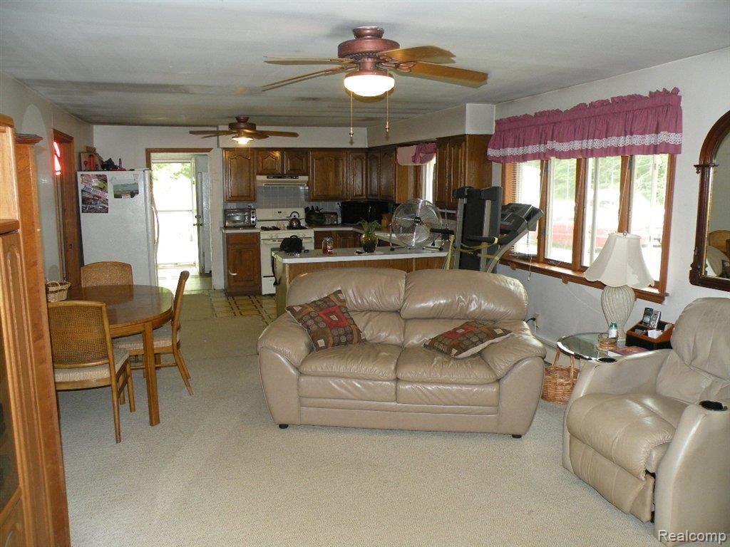 45870 Wear Road Belleville, MI 48111 - Photo 3 of 14 Wear - Great Room 2.JPG