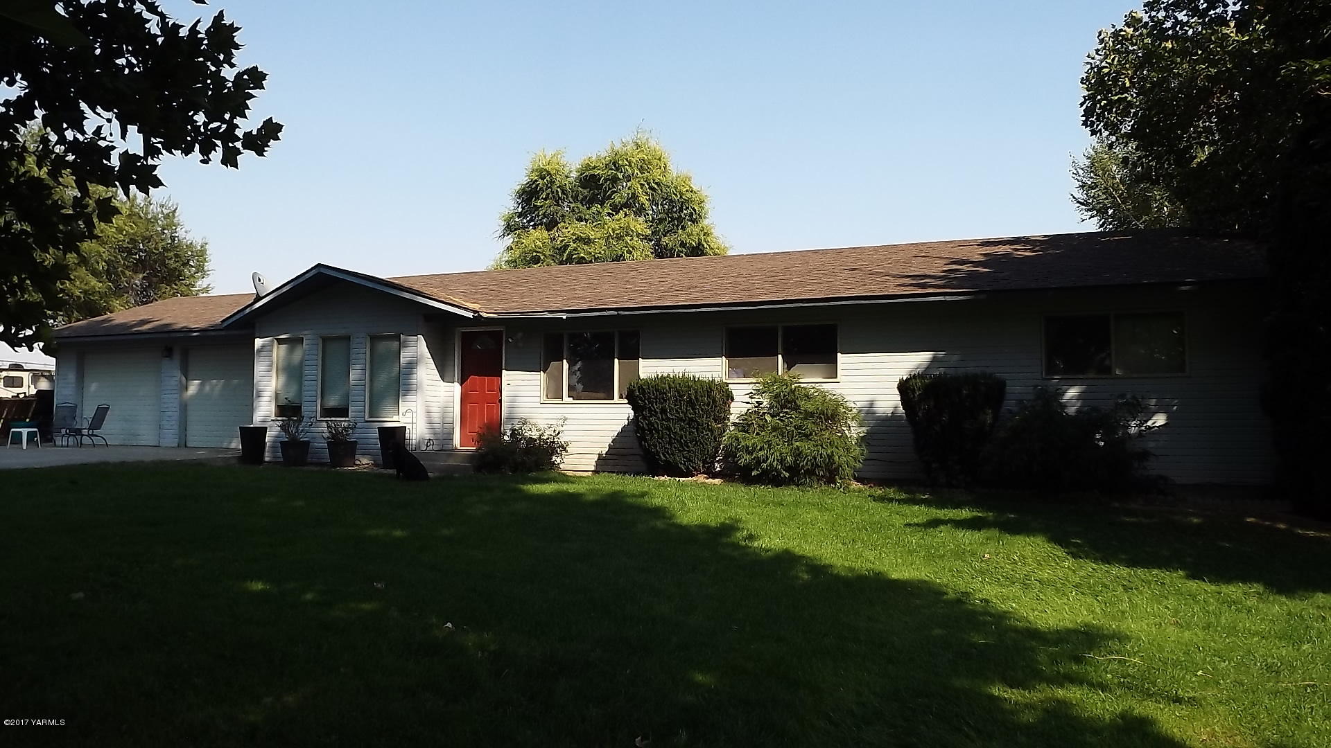 8401 North Missimer Road Prosser, WA 99350 - Photo 1 of 13 a front view of a house with a garden and porch