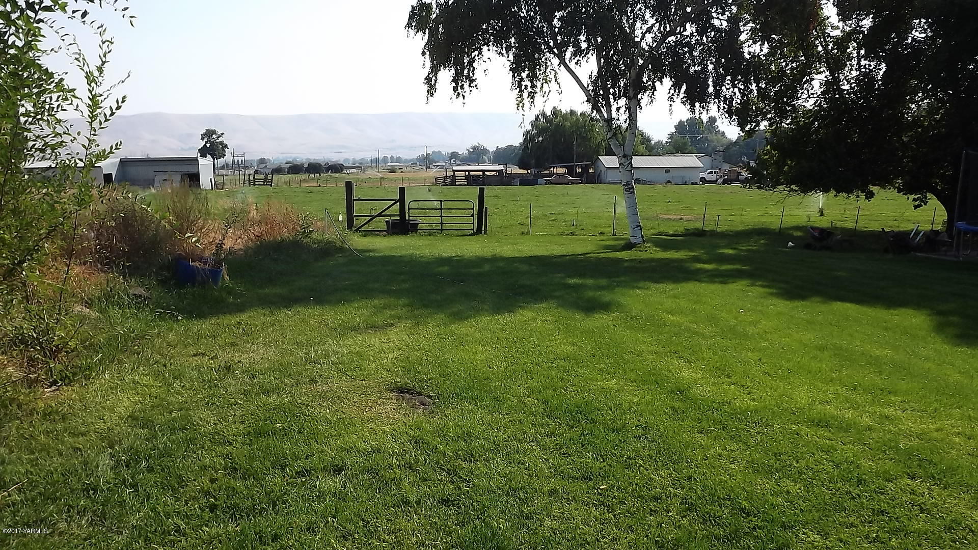 8401 North Missimer Road Prosser, WA 99350 - Photo 2 of 13 a view of a garden with a lake view