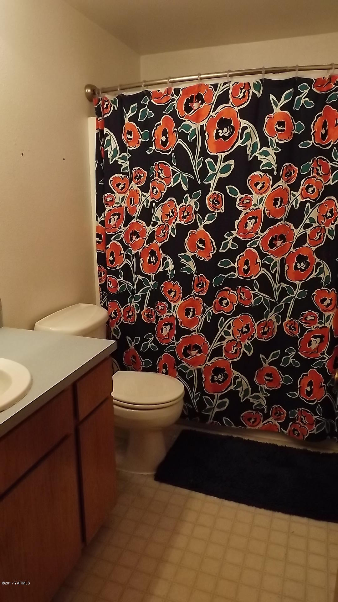 8401 North Missimer Road Prosser, WA 99350 - Photo 10 of 13 a bathroom with a toilet sink and mirror