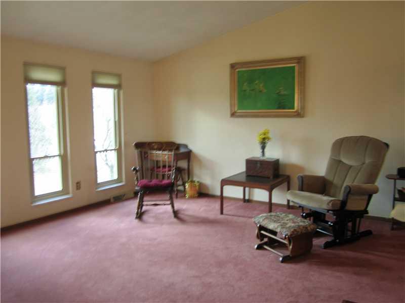 22 Rizzi Drive Irwin, PA 15642 - Photo 2 of 23 Living Room.