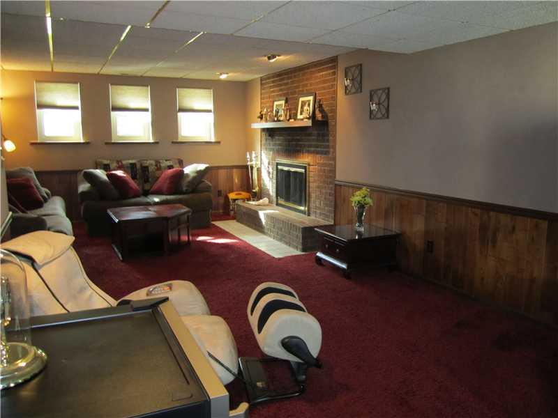 22 Rizzi Drive Irwin, PA 15642 - Photo 17 of 23 Den/Family/Great Room.