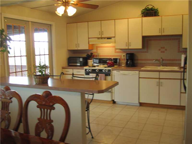 22 Rizzi Drive Irwin, PA 15642 - Photo 5 of 23 Kitchen.