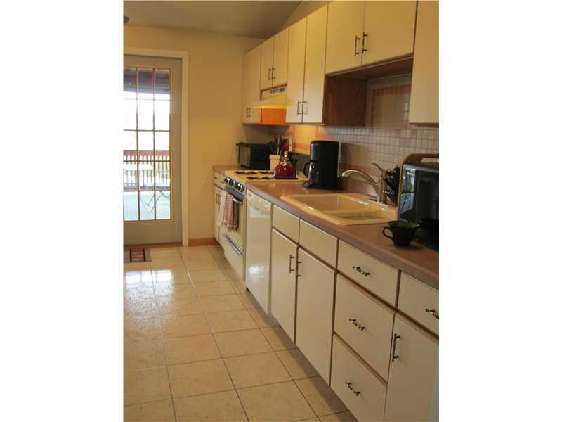 22 Rizzi Drive Irwin, PA 15642 - Photo 6 of 23 Kitchen.