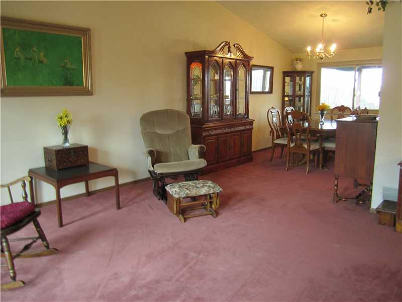 22 Rizzi Drive Irwin, PA 15642 - Photo 7 of 23 Living Room.