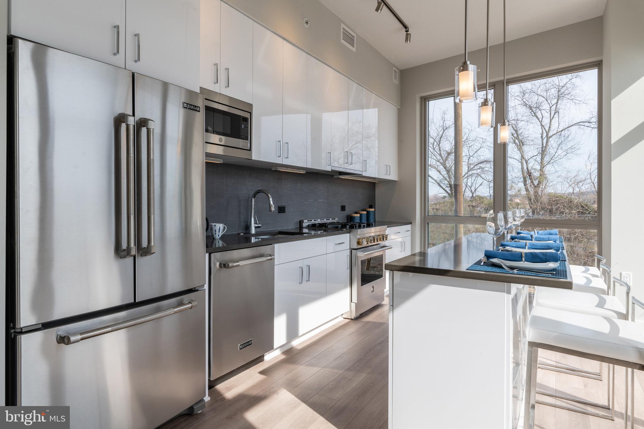 88 V Street Southwest, Unit 808 Washington, DC 20024 - Photo 3 of 16