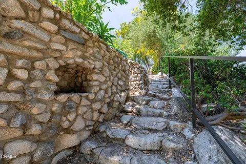 $1,589,000 | 2300 El Moreno Street, La Crescenta, CA 91214