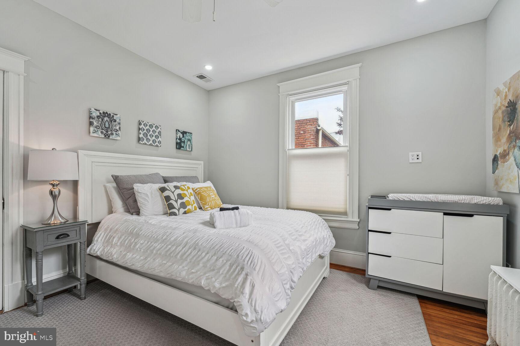 722 13th Street Southeast, Unit A Washington, DC 20003 - Photo 17 of 32