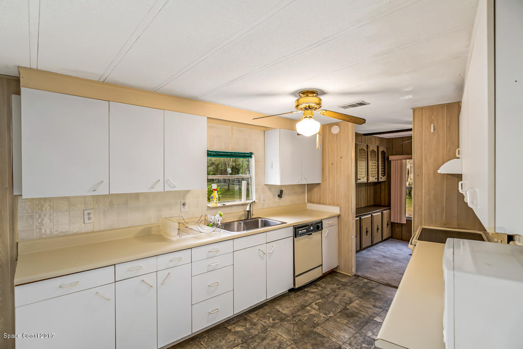 4510 Hog Valley Road Mims, FL 32754 - Photo 26 of 39 Kitchen