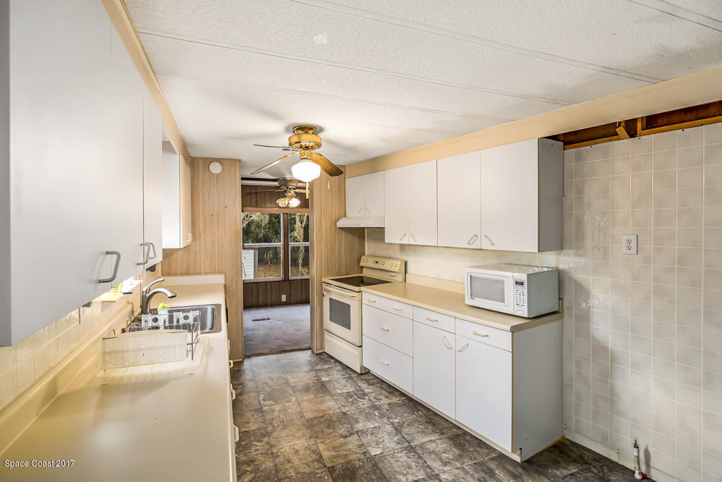 4510 Hog Valley Road Mims, FL 32754 - Photo 27 of 39 Kitchen