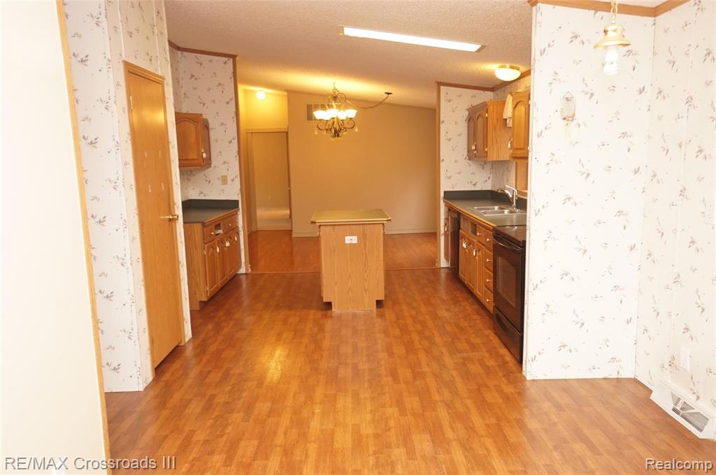 28906 Karr Road Belleville, MI 48111 - Photo 8 of 24