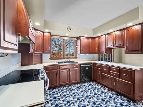 $495,000 | 462 Foxwood Terrace, Oneida, NY 13421