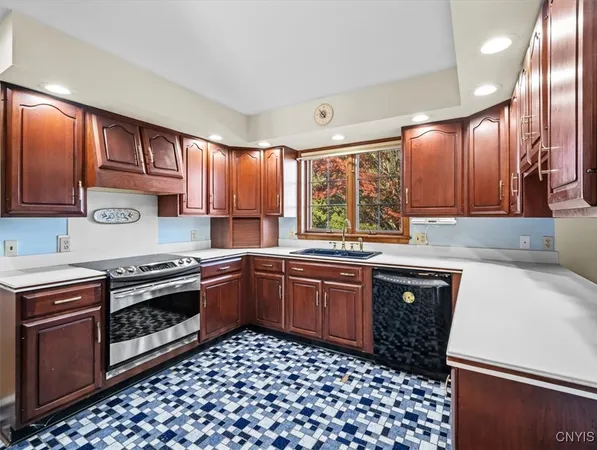 $495,000 | 462 Foxwood Terrace, Oneida, NY 13421