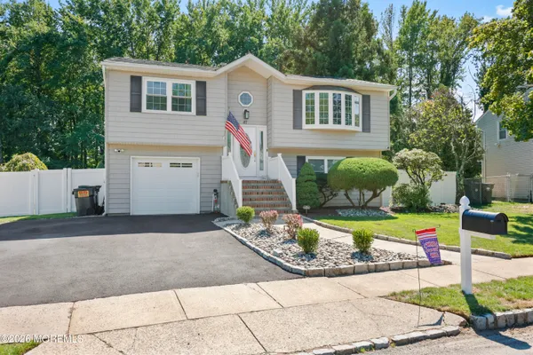 $700,000 | 47 Croman Court, Hazlet, NJ 07730