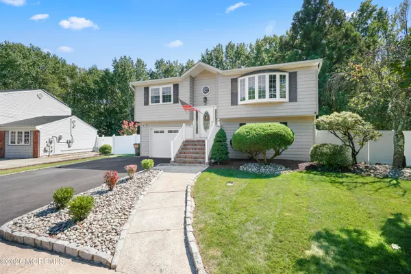 $700,000 | 47 Croman Court, Hazlet, NJ 07730