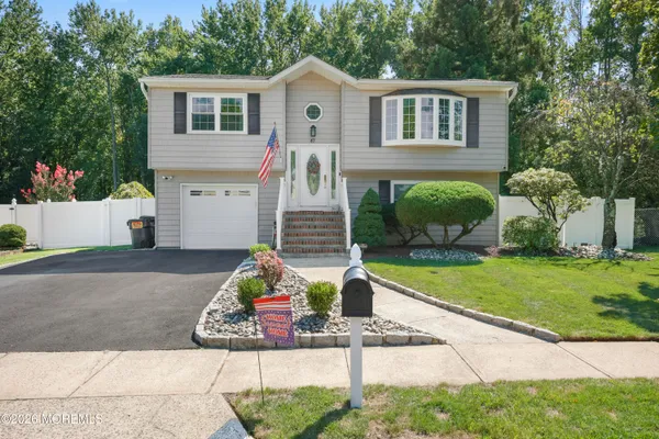 $700,000 | 47 Croman Court, Hazlet, NJ 07730