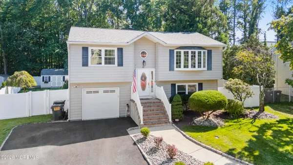 $700,000 | 47 Croman Court, Hazlet, NJ 07730