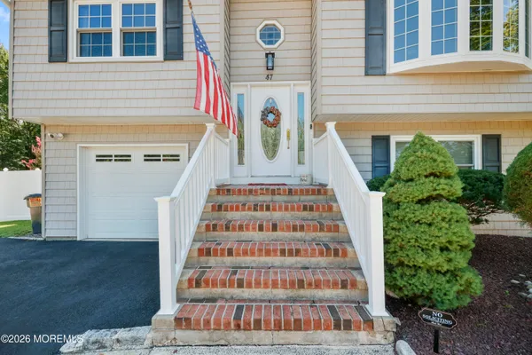 $700,000 | 47 Croman Court, Hazlet, NJ 07730