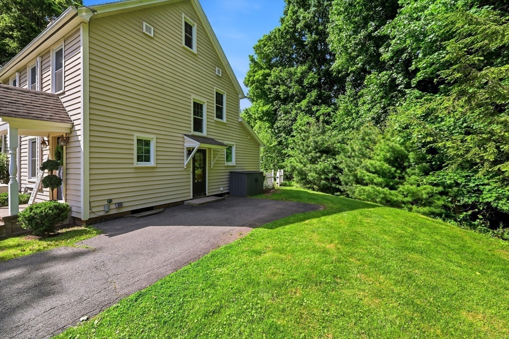 32 Lincoln Road Longmeadow, MA 01106 - Photo 33 of 36 a front view of a house with garden
