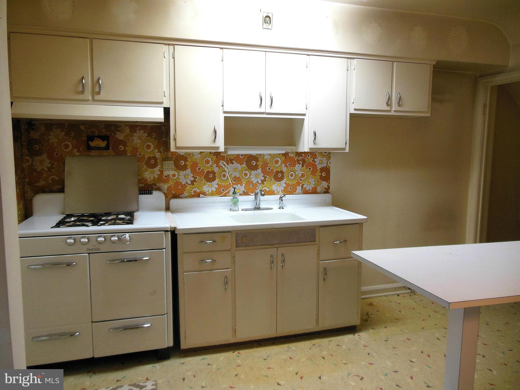 8332 Dalesford Road Baltimore, MD 21234 - Photo 6 of 19 Kitchen