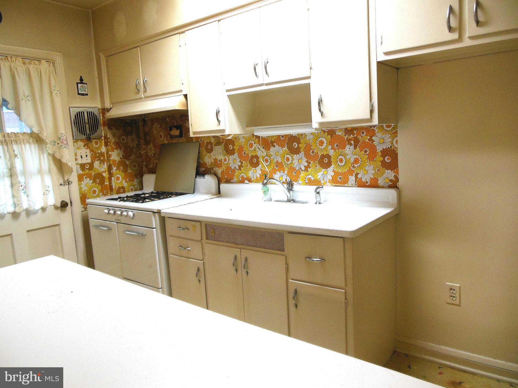 8332 Dalesford Road Baltimore, MD 21234 - Photo 7 of 19 Kitchen