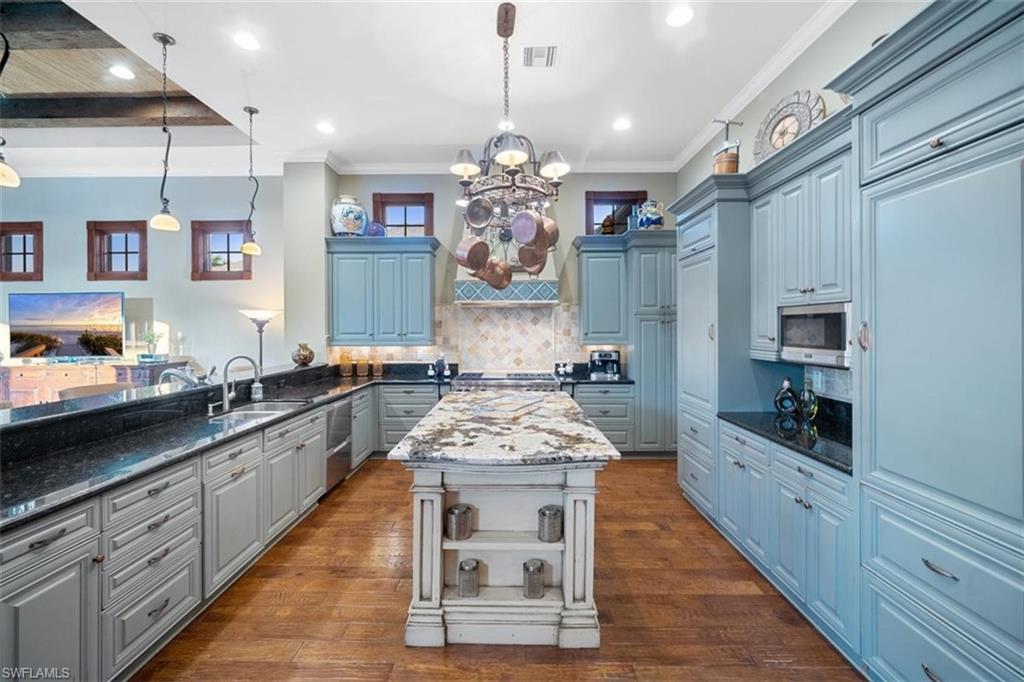 611 18th Avenue South Naples, FL 34102 - Photo 7 of 44