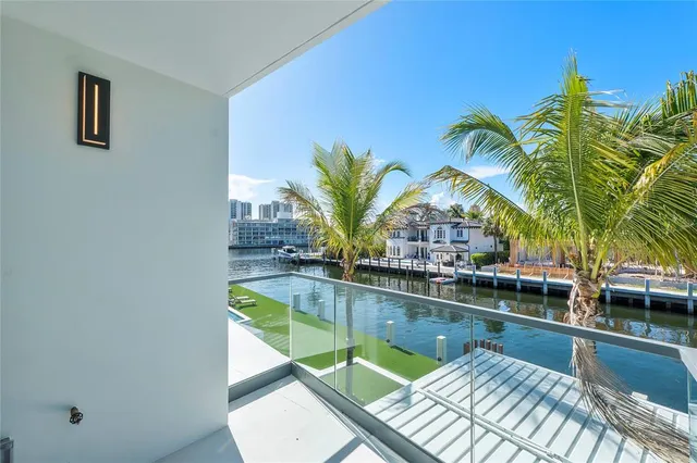 $16,110,000 | 2880 Northeast 28th Street, Fort Lauderdale, FL 33306