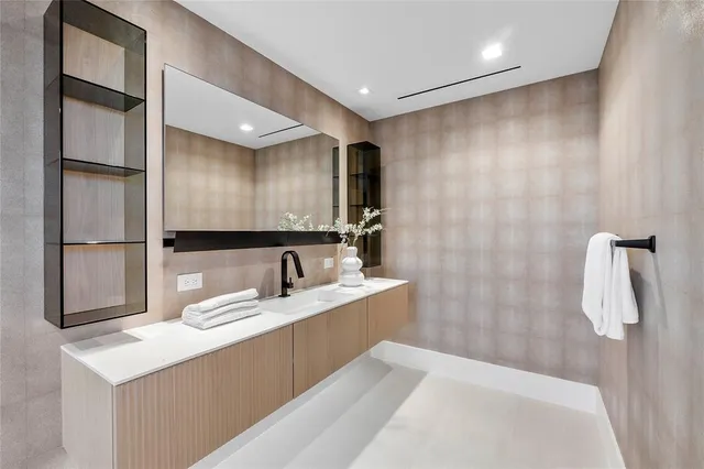 $16,110,000 | 2880 Northeast 28th Street, Fort Lauderdale, FL 33306