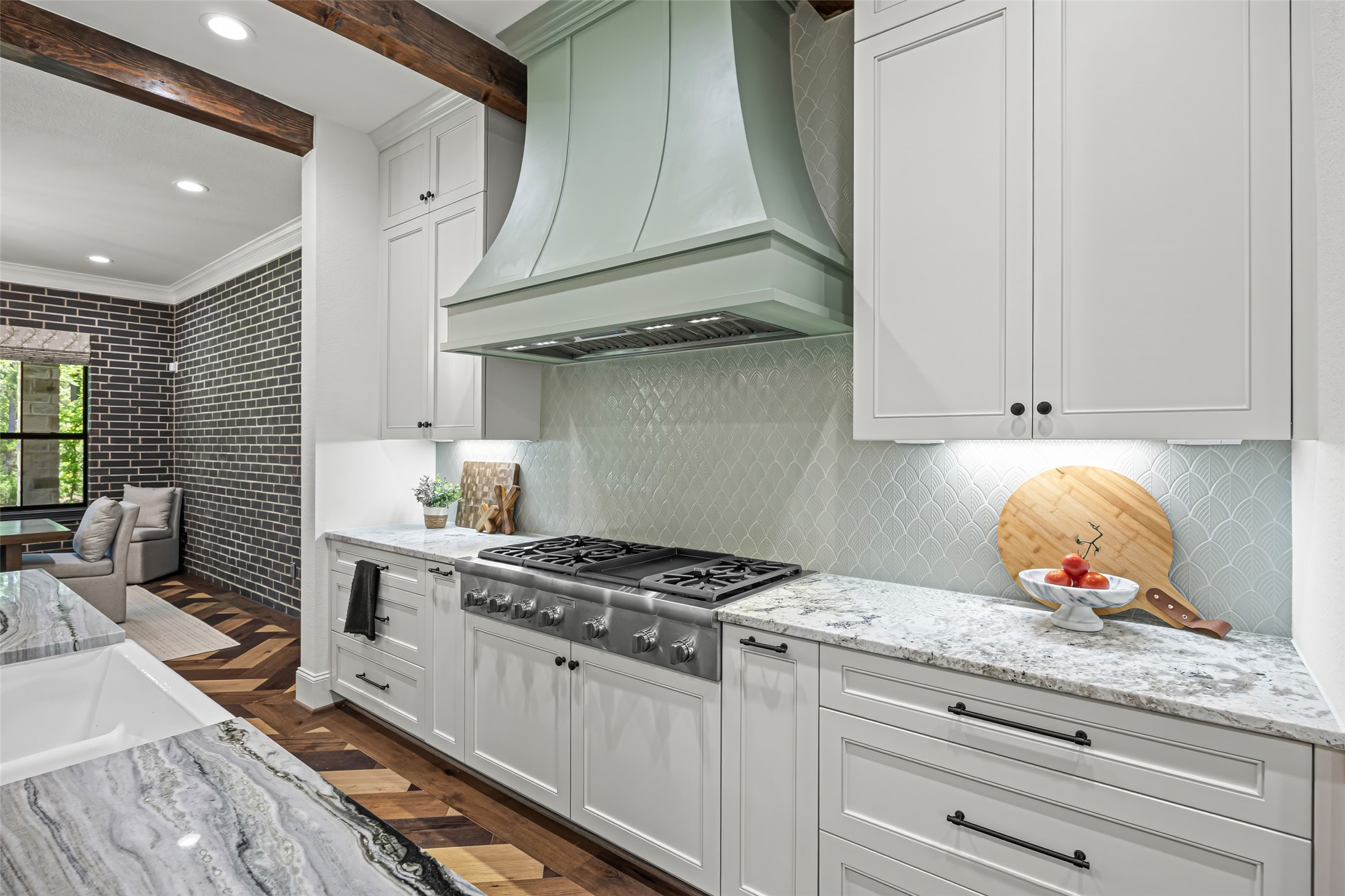 19314 Chateau Ridge Court Tomball, TX 77377 - Photo 9 of 50 Premium gas range paired with a beautifully crafted custom hood.