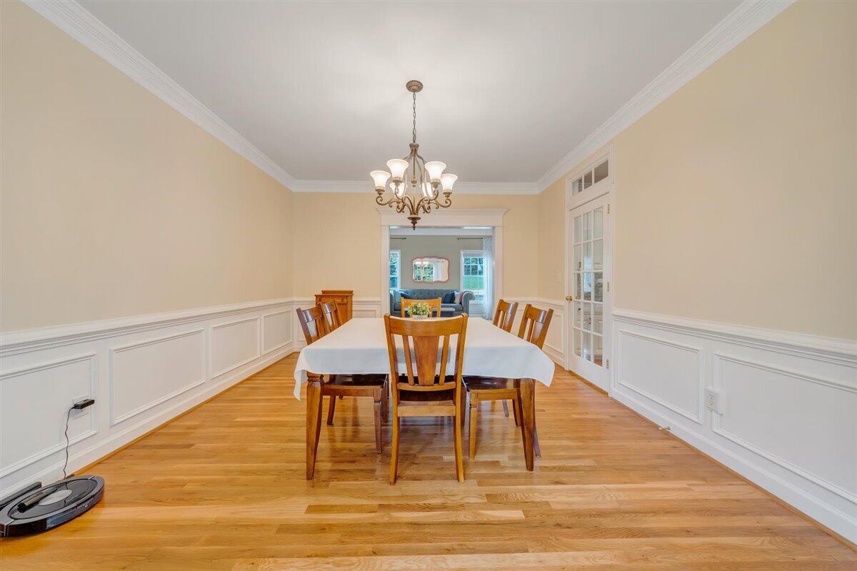 1915 Millbridge Road Salem, VA 24153 - Photo 14 of 84 Beautiful crown molding