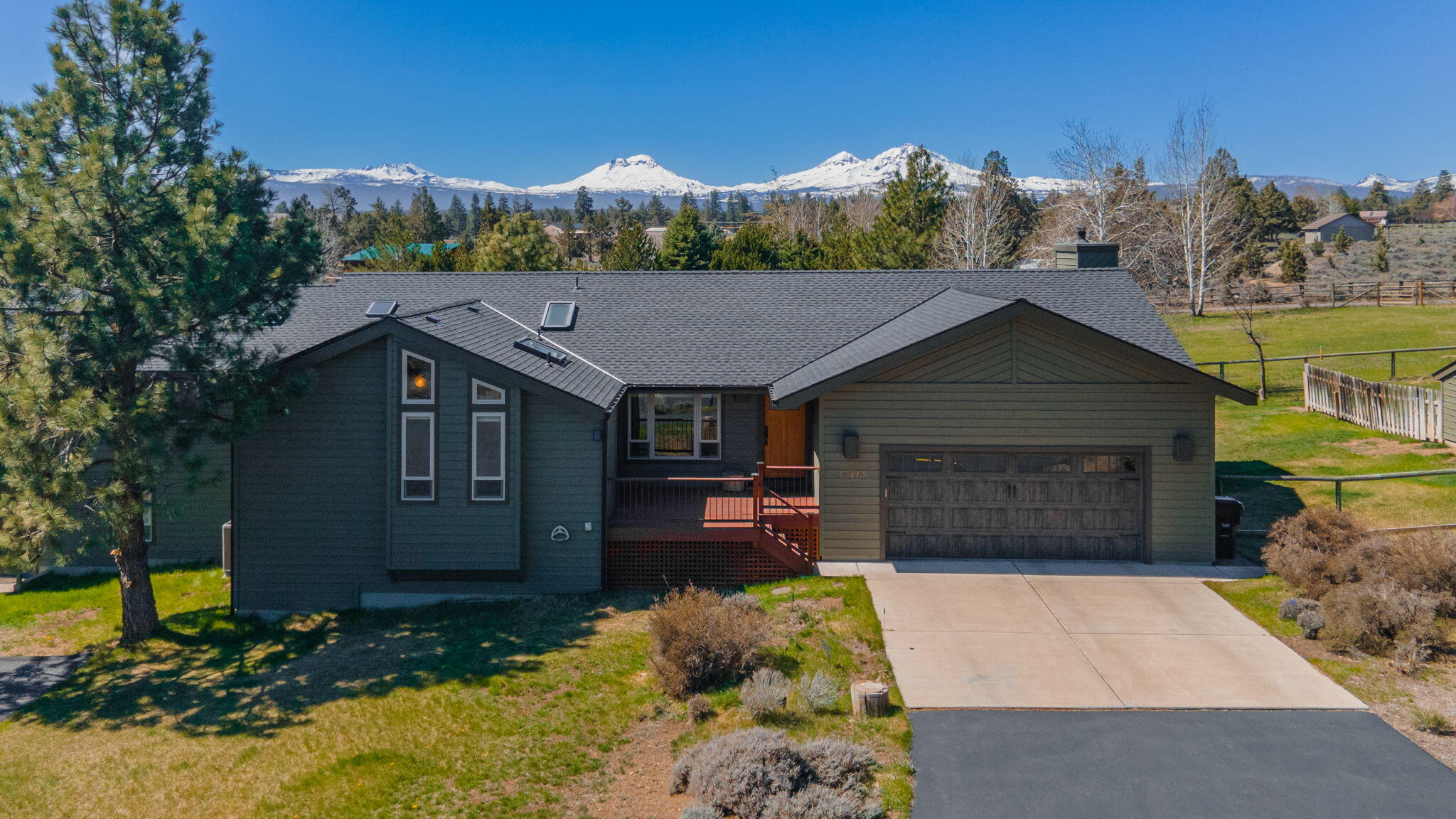 17375 Jordan Road Sisters, OR 97759 - Photo 10 of 63 Sisters, OR home on 4.93 acres with Cascade Mountain Views. New 50 year roof in 2018.