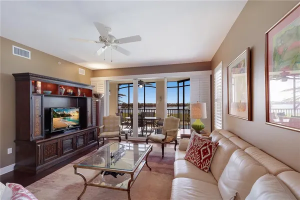 $829,000 | 6422 Water Crest Way, Unit 302, Lakewood Ranch, FL 34202