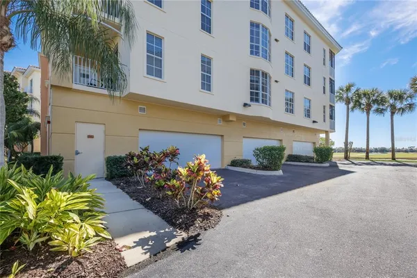 $829,000 | 6422 Water Crest Way, Unit 302, Lakewood Ranch, FL 34202