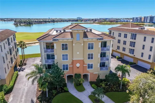 $829,000 | 6422 Water Crest Way, Unit 302, Lakewood Ranch, FL 34202