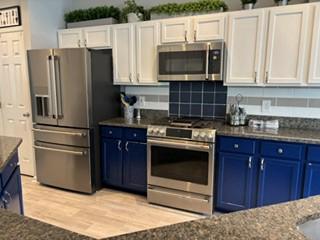 43518 Laidlow Street Chantilly, VA 20152 - Photo 6 of 14 Stainless steel appliances w/ built in microwave